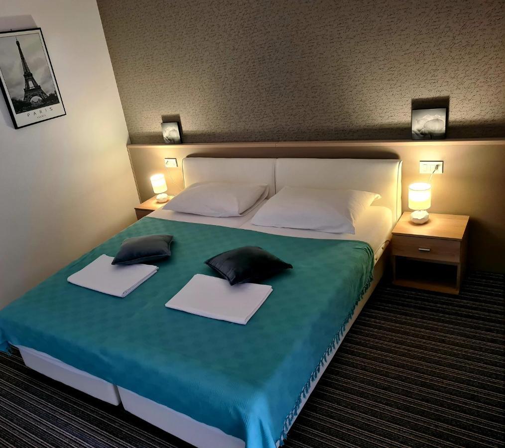 Bonitos, Sobe-Rooms Slavonski Brod Exterior foto