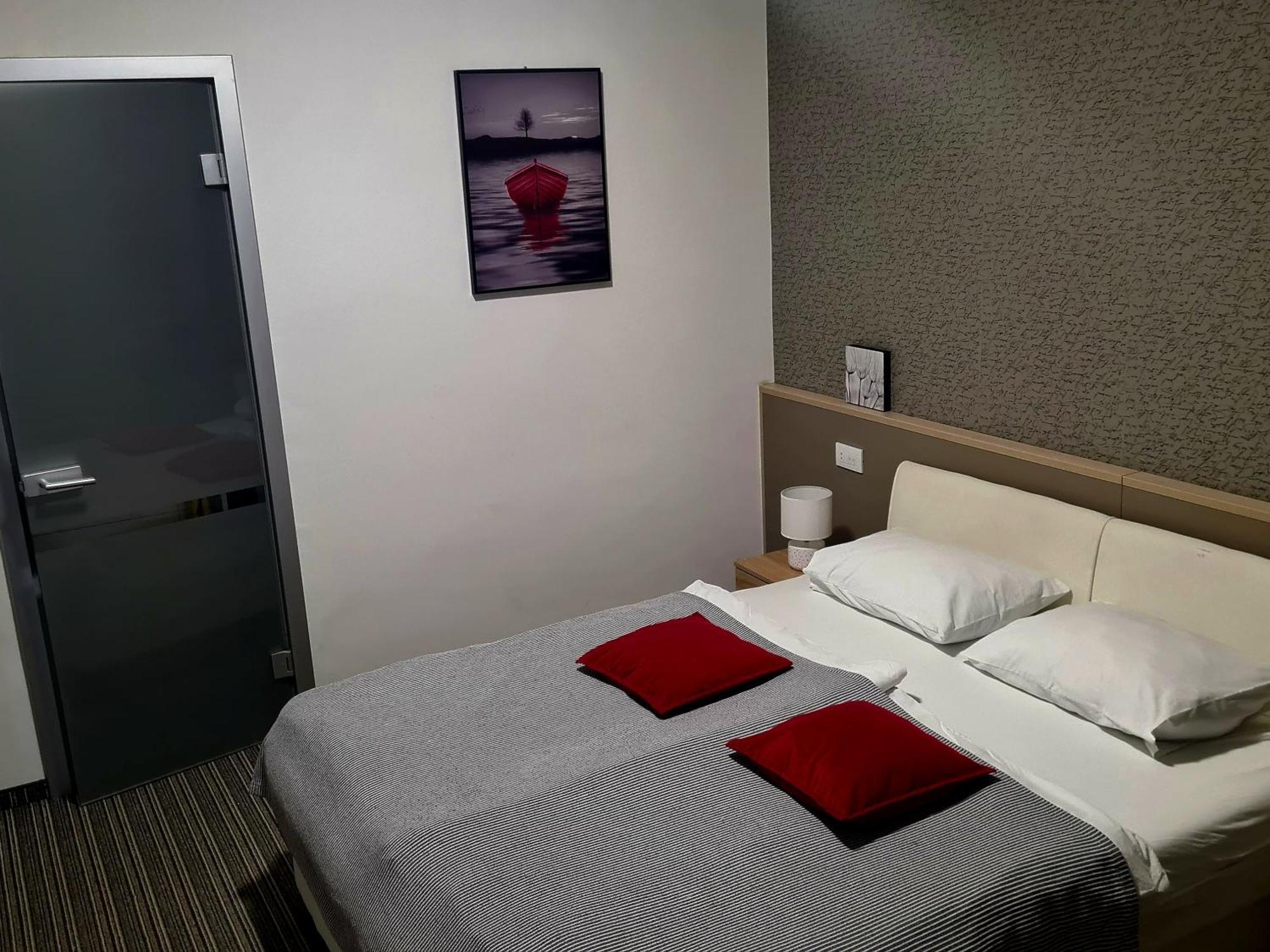 Bonitos, Sobe-Rooms Slavonski Brod Habitación foto